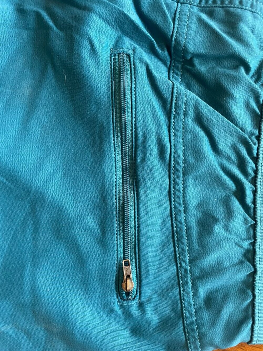 The North Face Women's Teal Shorts Size M Drawstring Zip Pocket Elastic - Picture 3 of 8